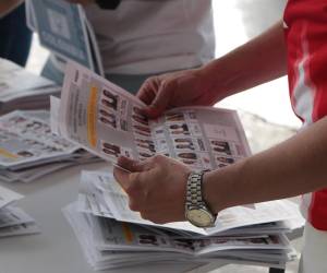 <i>Jurados electorales cuentan votos el 31 de mayo 2026 domingo en Cúcuta (Colombia). EFE/Mario Caicedo</i>