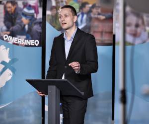 <i>FOTO ARCHIVO. El presidente de Groenlandia, Jens-Frederik Nielsen, dijo este martes que si este territorio autónomo danés tiene que escoger ahora mismo entre Dinamarca y Estados Unidos, que ha amenazado con hacerse con esta isla ártica por motivos de seguridad nacional, elegiría seguir en el país nórdico. FOTO EFE/EPA/Christian Klindt Soelbeck.</i>