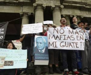 En el último año, casos de corrupción y nepotismo han salpicado a varios presidentes latinoamericanos cuyos gobiernos se han visto cuestionados por escándalos. En la imagen, protesta contra la corrupción en Guatemala.