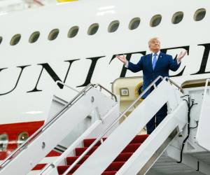 <i>El presidente de Estados Unidos, Donald Trump, anunció que finalmente no cobrará la tasa del 20 % que había planteado por facilitar el tránsito de buques por el estrecho de Ormuz. Foto de cortesía</i>