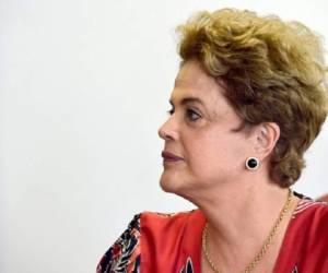 Rousseff, que tenía en su gabinete siete ministros del PMDB, perdió el primero el lunes: Henrique Alves, de Turismo, quien argumentó que el tiempo del diálogo 'se agotó'. (Foto: AFP).