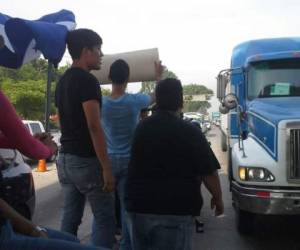 El movimiento 'Oposición Indignada' que exige el cese a la corrupción en Honduras, anunció para hoy tomas de varias carreteras para seguir exigiendo una Comisión Internacional Contra la Impunidad en el país (CICIH). (Fotos:laprensa.hn).