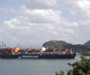 <i>El Canal de Panamá anunció que restringirá a 32, de un promedio de 36, el tránsito de buques diarios. Foto de EFE</i>