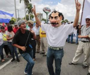 La oposición nicaragüense ha realizado cada miércoles en las últimas 20 semanas protestas ante la sede del CSE para demandar cambios en la dirección de ese organismo, actualmente controlado por el oficialismo. (Foto: AFP).