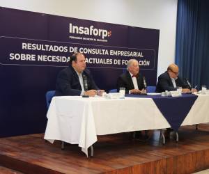 Jorge Hasbún, presidente de la Cámara de Comercio e Industria de El Salvador; Ricardo Montenegro, presidente de INSAFORP y Jorge Arriaza, director ejecutivo de la Asociación Salvadoreña de Industriales (ASI)