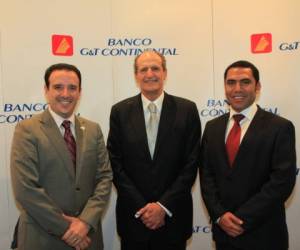 De izquierda a derecha: Julio Zelaya, Flavio Montenegro, exbanquero de G&T Continental, y Herbert Hernández