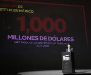 <i>El director general de Netflix, Ted Sarandos participa durante la inauguración del foro 'México Audiovisual 2025' este martes en los Estudios Churubusco de la Ciudad de México. EFE/José Méndez</i>