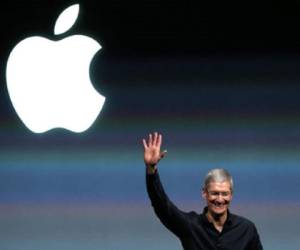 Apple es la mayor compañía cotizada en Wall Street, con US$680.000 millones de valoración, y la quinta por ingresos del Fortune 500, por detrás de Walmart, Exxon Mobil, Chevron y Berkshire Hathaway.