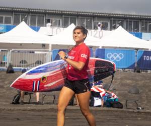 Surfista Brisa Hennessy es nombrada primera embajadora de UNICEF en Costa Rica