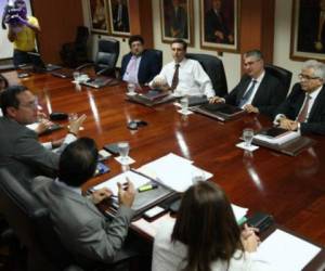 El Gabinete Económico, reunido con la misión del Fondo Monetario Internacional. (Foto: Archivo).