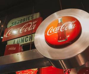 <i>Compañías como</i><i><b> Coca-Cola, Nike, L'Oréal y Procter &amp; Gamble </b></i><i>están aumentando su esfuerzo para sostener la visibilidad de sus marcas. (Foto: Shutterstock)</i>