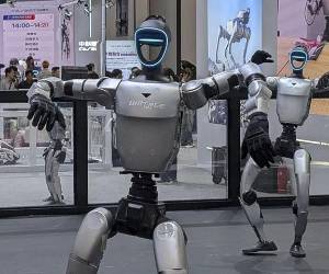 <i>Antes el robot dudaba y era poco eficiente. Ahora sigue siendo algo más lento que una persona, pero trabaja de manera relativamente fluida, explican los fabricantes. (Foto: EFE)</i>