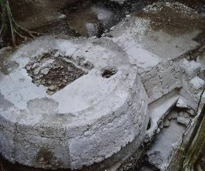 Fotografía que muestra una imagen del hallazgo de una singular estructura ritual maya, en el sitio prehispánico El Tigre, que aporta datos inéditos sobre las complejas prácticas ceremoniales y los patrones sociales del periodo preclásico terminal, este lunes, en Ciudad de Guatemala (Guatemala). EFE/ Mariano Macz