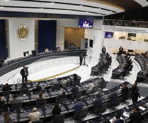 <i>Fotografía de archivo de una vista general de una sesión plenaria de la Asamblea Legislativa salvadoreña, en San Salvador (El Salvador). EFE/Rodrigo Sura</i>