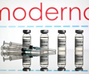 An illustration picture shows vials with Covid-19 Vaccine stickers attached and syringes with the logo of US biotechnology company Moderna on November 17, 2020. (Photo by JUSTIN TALLIS / AFP)