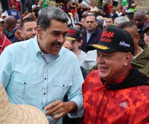 <i>El presidente de Venezuela, Nicolás Maduro (i), participa junto al ministro de Relaciones Interiores, Justicia y Paz de Venezuela, Diosdado Cabello, en una marcha en Caracas (Venezuela).EFE/ Miguel Gutiérrez</i>