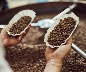 <i>Emiratos Árabes Unidos figura entre los mercados que mejor remuneran el café salvadoreño, con un precio promedio cercano a los US$8.7 por kilogramo. Foto de cortesía</i>