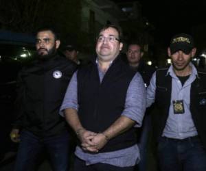 Javier Duarte, exgobernador del estado de Veracruz, México, fue arrestado en Panajachel, departamento de Sololá, a 150 km de Ciudad de Guatemala. Duarte es acusado de corrupción, espera ser deportado a México. Foto/AFP.