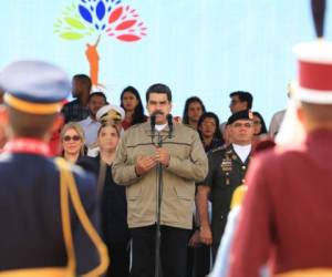 This handout picture released by Miraflores palace press office shows Venezuela's President Nicolas Maduro (C) delivering a speech during a military ceremony to commemorate the sixth anniversary of the death of President Hugo Chavez in Caracas, Venezuela on March 5, 2019. - Maduro called his supporters to an 'anti-imperialist march' next March 9, as opposition leader Juan Guaido is due to lead new mobilizations to put pressure on Maduro's ouster. (Photo by HO / Venezuelan Presidency / AFP) / RESTRICTED TO EDITORIAL USE - MANDATORY CREDIT AFP PHOTO / PRESIDENCIA VENEZUELA - NO MARKETING - NO ADVERTISING CAMPAIGNS - DISTRIBUTED AS A SERVICE TO CLIENTS
