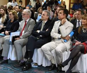 Honduran former presidential candidate for the opposition Alliance against Dictatorship Salvador Nasralla (2-R), attends a press conference delivered by Maria Soledad Pazo, representative of the UN High Commissioner for Human Rights in Honduras (ACNUDH) in Tegucigalpa on March 12, 2018.Pazos reported that security forces, specially Honduran Military Police used excessive force and brutality to disperse the opposition's upraising following the November 26 controversial elections, that left a total of 23 dead. / AFP PHOTO / ORLANDO SIERRA