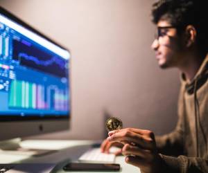 <i>Debe mantener el sistema operativo y el navegador actualizados, ya que muchas campañas explotan vulnerabilidades conocidas. Foto de cortesía</i>
