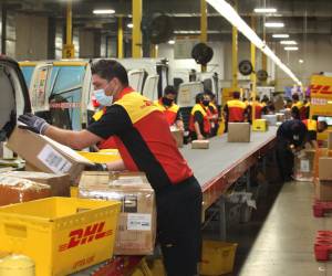 DHL registró un descenso del 7 % en sus beneficios antes de intereses e impuestos de 2024, hasta los 5.890 millones de euros. Foto cortesía