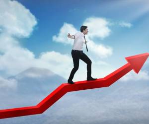 Su futuro financiero depende de cómo actúe hoy. El riesgo no se evita, se gestiona, dice experto. Foto de leolintang / Getty Images/iStockphoto