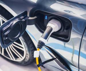 Los vehículos eléctricos podrían alcanzar el 55 % de las ventas para 2030