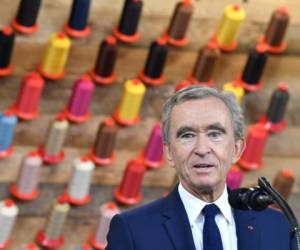 Bernard Arnault es CEO de LVMH (Louis Vuitton Moet Hennessy).