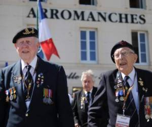 Veteranos en las celebraciones del 70º aniversario del Día-D, el del Desembarco de Normandía, en Arromanches-les-Bains, el 6 de junio de 2014. Muchos de estos veteranos, de más de 90 años, pelean ahora contra la edad para asistir a este homenaje. (Foto: AFP).