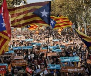 Tras el brindis al sol de la Declaración Unilateral de Independencia (DUI) el Gobierno de España ha activado el artículo 155 de la Constitución, que le permite tomar el control de las instituciones catalanas. (Foto: AFP).