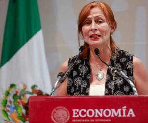 Renuncia a su cargo secretaria de Economía de México