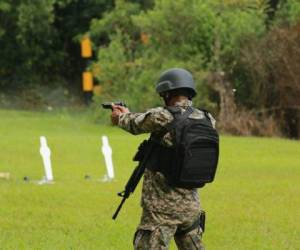 Con la presencia de las fuerzas armadas en las calles, el gobierno busca restablecer el orden en San Salavador. (Foto Agencias)
