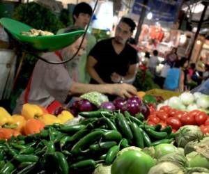 Los 22 alimentos bajo la medida de control de precios, en el mes de diciembre experimentaron un costo de US$179,47, una reducción de seis centavos respecto noviembre. (Foto: Archivo).