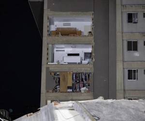 Muchos edificios de la capital venezolana perdieron la fachada en cuestión de segundos. Los dobletes sismicos afectan <b>longitudes de 150 km de ruptura, por unos 20 o 40 km de ancho. (Foto: EFE)</b>