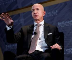 FILE PHOTO: Jeff Bezos, president and CEO of Amazon and owner of The Washington Post, speaks at the Economic Club of Washington DC's 'Milestone Celebration Dinner' in Washington, U.S., September 13, 2018. REUTERS/Joshua Roberts/File Photo