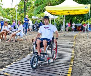 Herradura se convierte en la treceava playa accesible en Costa Rica para personas con discapacidad