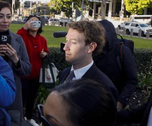 <i>La firma dirigida por el magnate Mark Zuckerberg dijo que sus inversiones en IA están generando rendimientos tangibles. EFE/EPA/CHRIS TORRES</i>