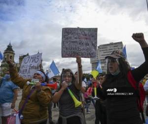 Los manifestantes participan en una protesta exigiendo la renuncia del presidente guatemalteco Alejandro Giammattei, en la Ciudad de Guatemala el 22 de noviembre de 2020. - (Foto de Johan ORDONEZ / AFP)
