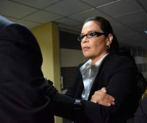 Guatemalan former Vice-President (2012-2015) Roxana Baldetti arrives at the Supreme Court before a hearing on a new corruption scandal in which she is accused of leading a money laundering ring, in Guatemala City on June 13, 2016.Two former top Guatemalan cabinet ministers were arrested Saturday on corruption charges stemming from their tenure in the government of jailed ex-president Otto Perez, the Central American country's attorney general said. / AFP PHOTO / JOHAN ORDONEZ