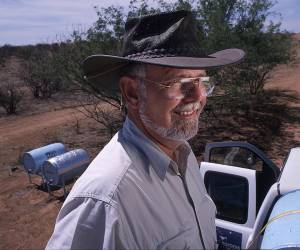 Fotografía personal cedida donde aparece el fundador del Fronteras Compasivas el pastor cristiano retirado Robin Hoover quien lanza este viernes el libro 'Los migrantes importan: Hacia una ley y un orden diferentes. EFE/Álbum Robin Hoover /SOLO USO EDITORIAL /NO VENTAS /SOLO DISPONIBLE PARA ILUSTRAR LA NOTICIA QUE ACOMPAÑA /CRÉDITO OBLIGATORIO