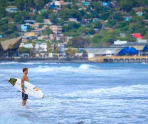 <i>Uno de los principales atractivos turísticos de El Salvador son sus playas, propicias para la práctica del surf y cercanas a la capital salvadoreña. Foto de cortesía</i>