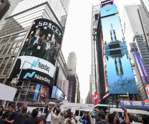 <i>Vista general del fundador y CEO de SpaceX, Elon Musk, en una pantalla gigante en la sede del indicador bursátil Nasdaq, el pasado 12 de junio, en Nueva York (NY, EE.UU.). EFE/Sasrah Yenesel</i>