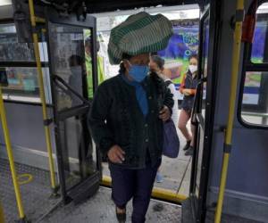 An urban bus is seen in Villa Nueva, 20 km south of Guatemala City, on August 29, 2020, amid the new coronavirus pandemic. - Public urban transportation will operate in the next few days in some municipalities of Guatemala at a low capacity and with sanitary protocols. (Photo by Johan ORDONEZ / AFP)