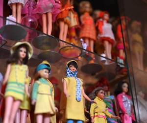 <i>Una foto muestra muñecas Barbie en la “Clínica Barbie” de la coleccionista Bettina Dorfmann en Düsseldorf, Alemania occidental, el 25 de julio de 2023. Con su colección de 18,000 Barbies, la alemana Bettina Dorfmann ya estaba en el Libro Guinness de los Récords desde 2017. (Foto de Ina FASSBENDER / AFP)</i>