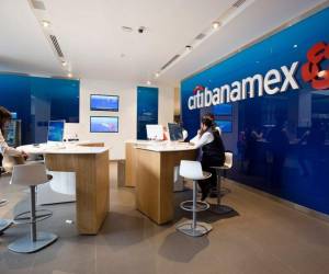Carlos Slim dispuesto a disputar Banamex a Banco Santander
