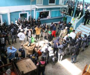 Las revueltas en las prisiones se han registrado de manera constante en las últimas semanas por parte de miembros de las pandillas 'Barrio 18' y 'Mara Salvatrucha', debido al traslado reciente de sus líderes a la cárcel de máxima seguridad denominada Renovación I. Foto de cortesía