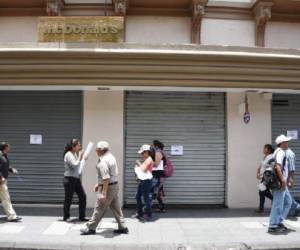 Empresas como McDonald's ya se sumaron ayer al paro generalizado. (Foto: AFP).