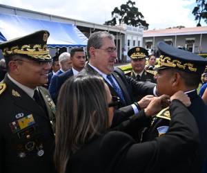 <i>Bernardo Arévalo participó en el acto oficial de ascenso de cuatro coroneles al grado de generales de División. Foto de cortesía</i>