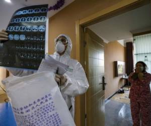 El hospital construido en el tiempo récord de 10 días en Wuhan, la ciudad donde surgió el nuevo coronavirus, recibió este marte sus primeros pacientes, informó la prensa oficial china.